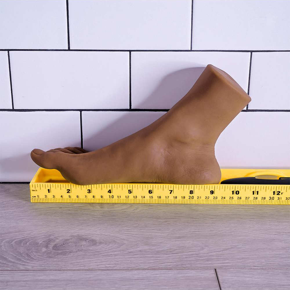 realistisk fotleksak, fotfetisch, penetrerbar kanal, hudvänligt tpe-material, ftalatfri, latexfri, mjuk yta, verklighetstrogen design, sensuell hålfot, realistiska tår, rundad häl, tight känsla, 14cm djup, frigöringsöppning, lätt rengöring, bonus ring, vibratorring, penisring, testikelring, fördröjd utlösning, ökad stimulans, kraftfull orgasm, zero tolerance serie, evolved sexleksak, fetischleksak, för fotfetischister