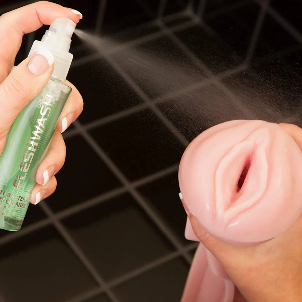 effektivt rengöringsspray alkoholfri formula hudvänlig antibakteriell lösning sexleksaksrengöring latex silikon säkert materialskydd enkel användning snabb torkning fräsch hygienisk långvarig hållbarhet intimprodukter rengöring spray