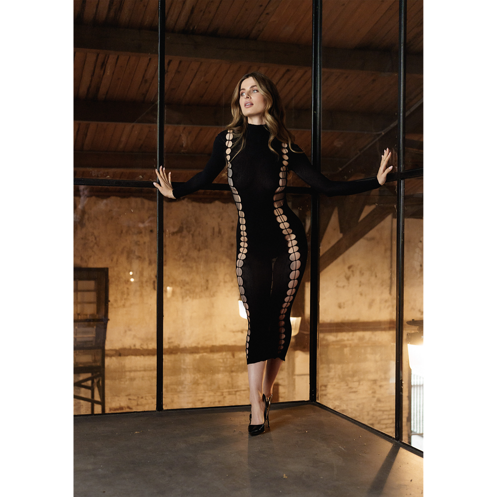 sexig svart klänning turtleneck polokrage stretchig passform transparent nätmaterial elegant festplagg romantisk outfit figurnära design långärmad midikjol bekväm elastan nylon dammode sensuell silhuett