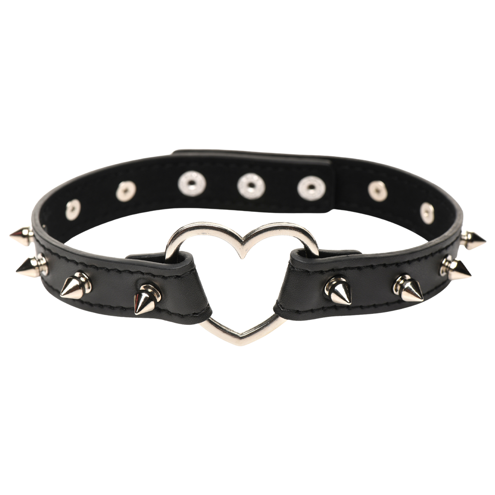 spikprytt halsband hjärtdesign xr brands master series veganskt läder justerbar passform bondage smycke kinky choker modeaccessoar svart stilfull